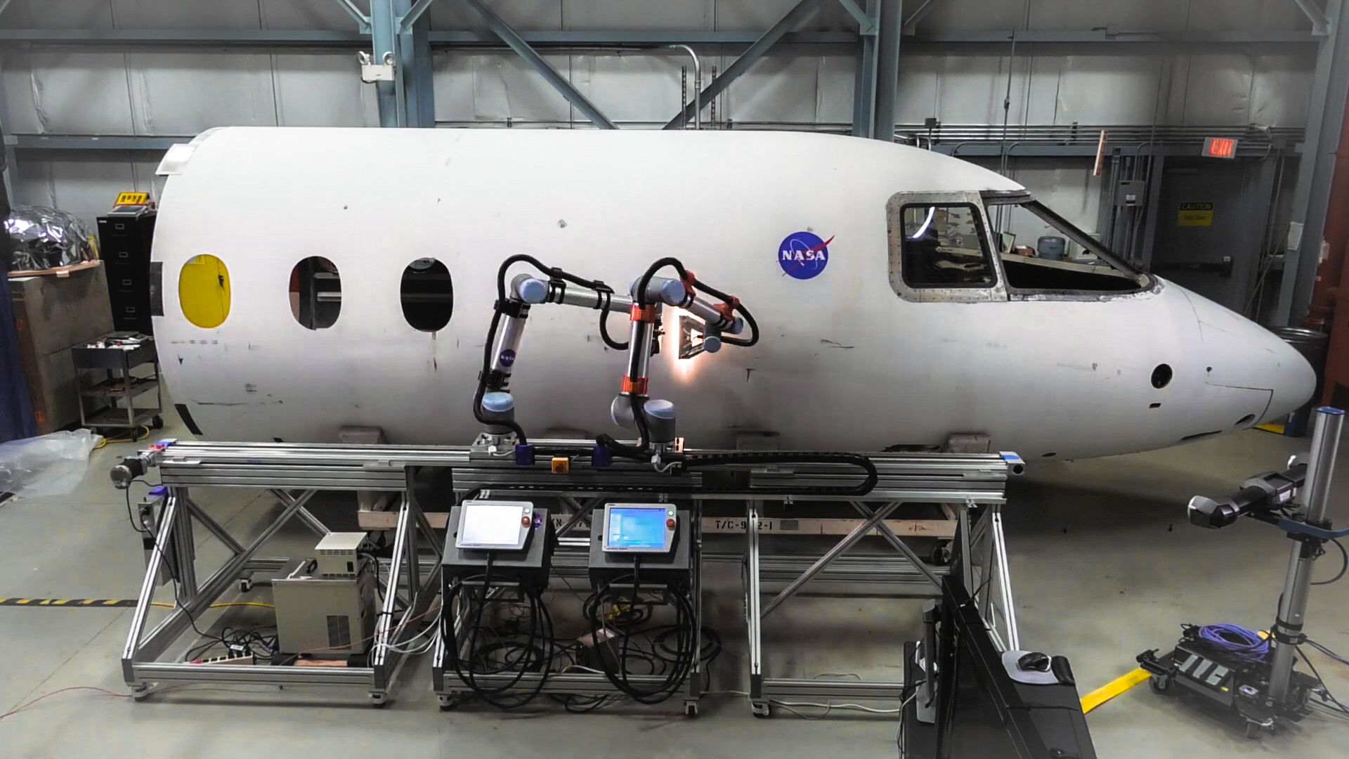gøre ondt kedelig blanding Robotics in Aerospace: What's Possible for Aerospace Companies - RoboDK blog